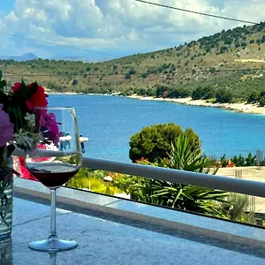 Full Moon Apartment Ksamil